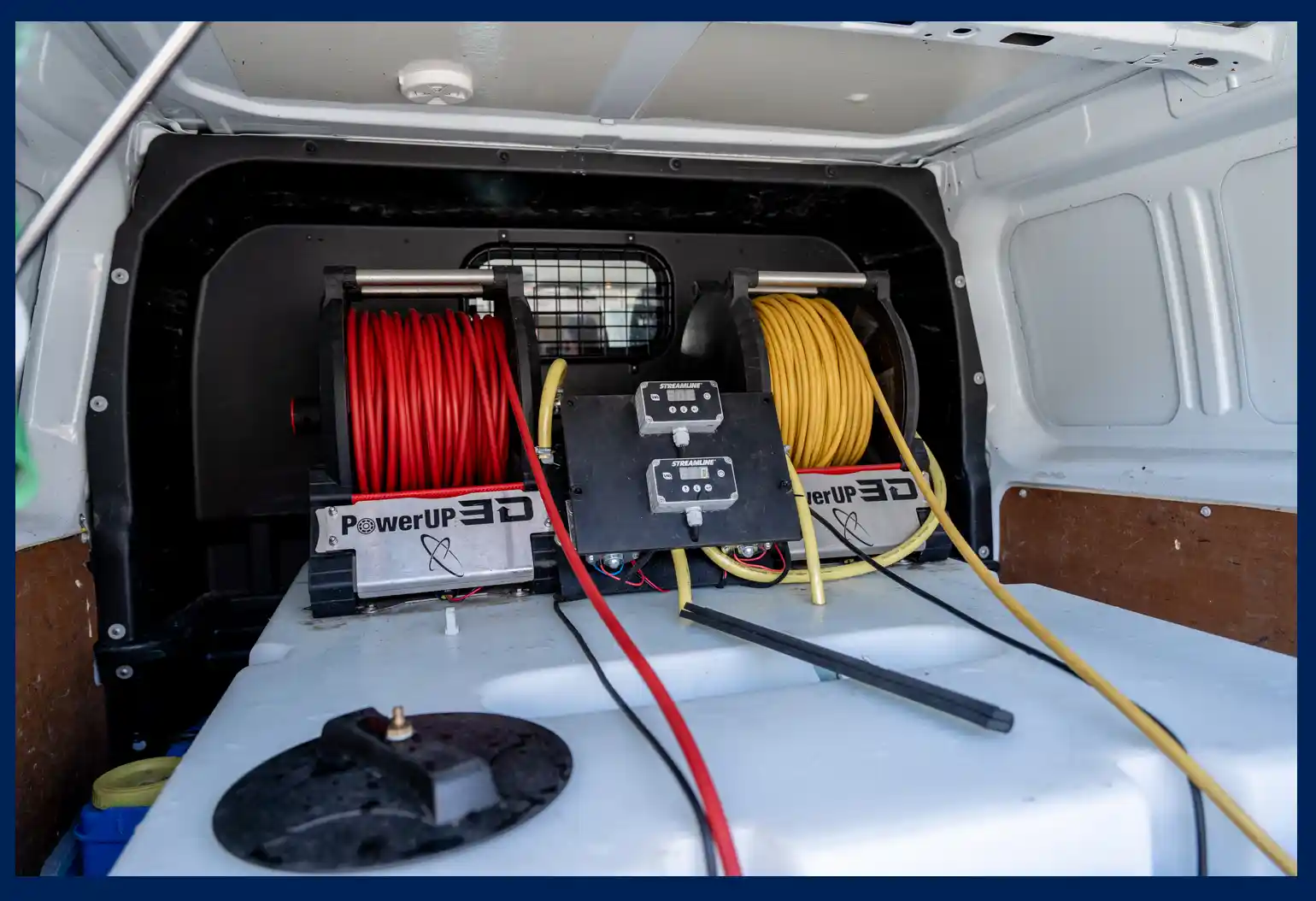 Voertuigen reinigen Breda osmose schoonmaakbus Cema